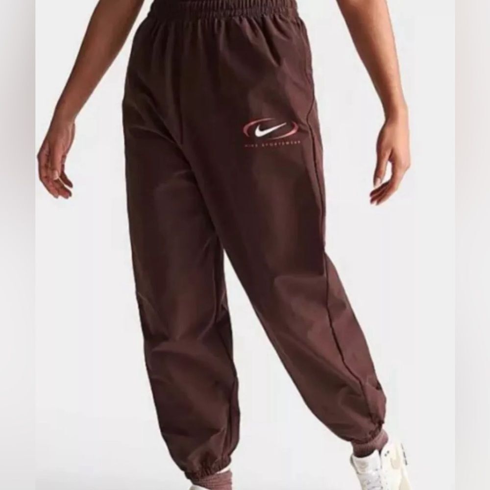 Nike Sportswear Trend Swoosh Woven Jogger Pants Women’s Size Small Brown NWT $85 - Picture 1 of 2